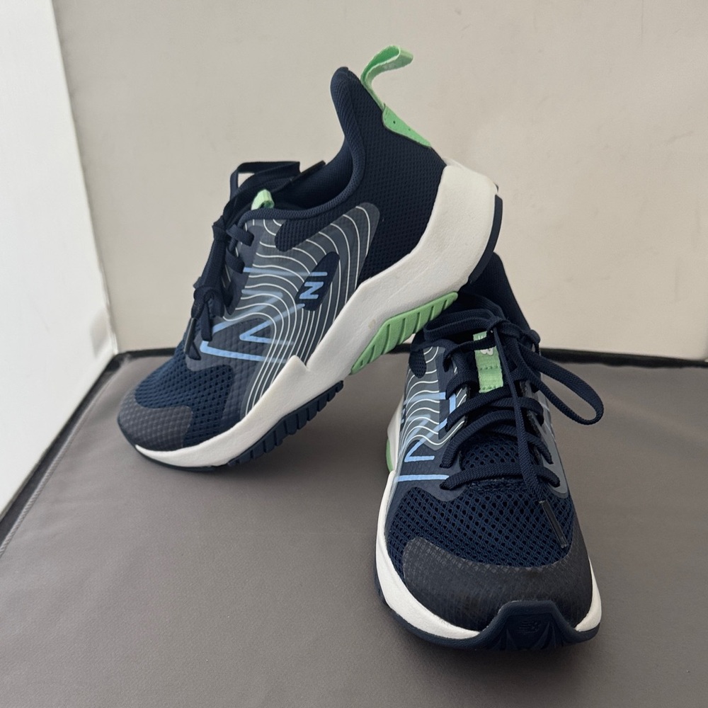 New Balance Kids‎ Navy and Lime Sneakers 1.5